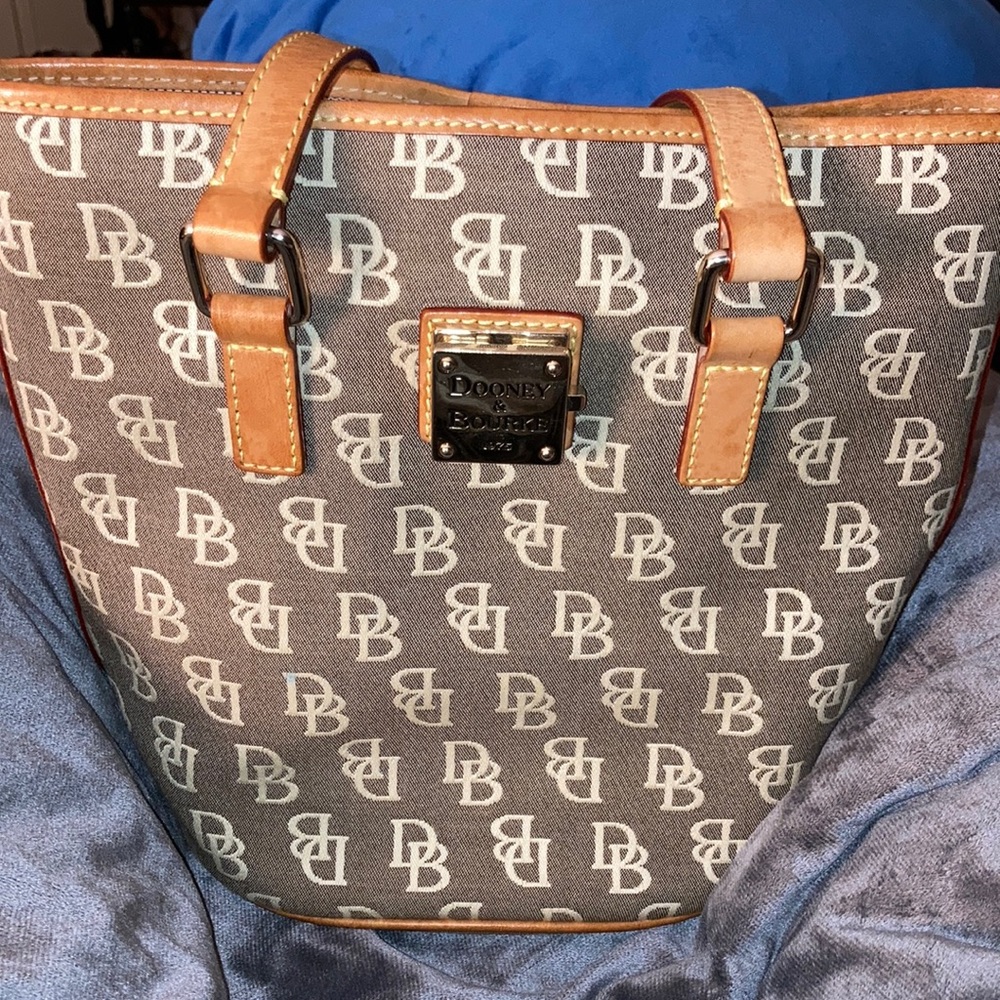 Dooney & Bourke Purse